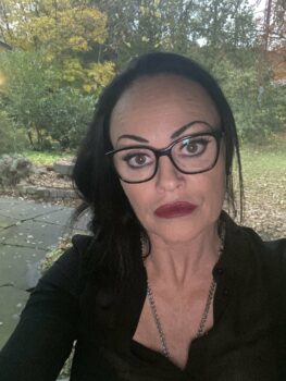 Dominatrice sur Paris cherche soumis très obéissant