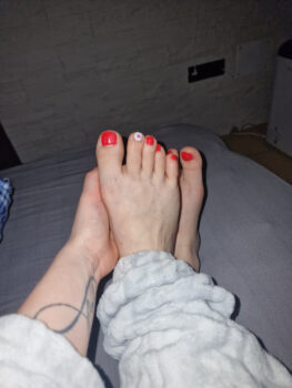 Femme dominatrice à Lyon cherche soumis à ses pieds