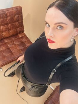 Belle dominatrice sur Paris cherche son prince soumis