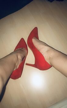 Elvira dominatrice expérimentée cherche soumis sérieux pour relation BDSM long terme virtuelle et réelle