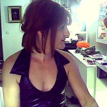 Pauline travestie féminine cherche femme dominatrice pour soumission et humiliation à Marseille