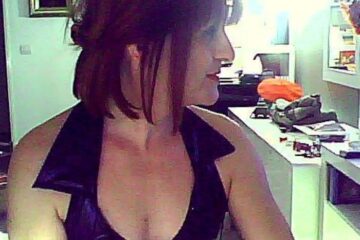 Pauline travestie féminine cherche femme dominatrice pour soumission et humiliation à Marseille