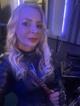 supreme dominatrice de Paris