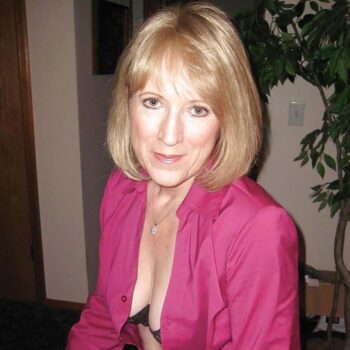 Femme dominatrice de 60 ans en lingerie, Orléans