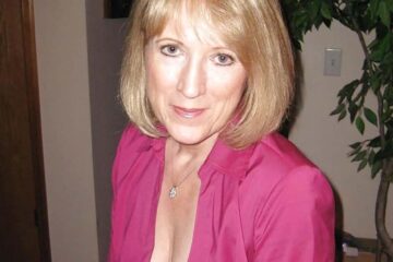 Femme dominatrice de 60 ans en lingerie, Orléans
